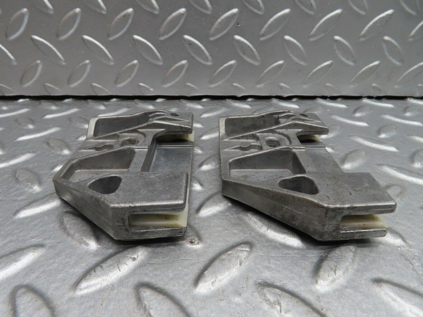 19349 Mercedes-Benz C140 CL420 Coupe Door Window Guide Bracket Pair 1247250332