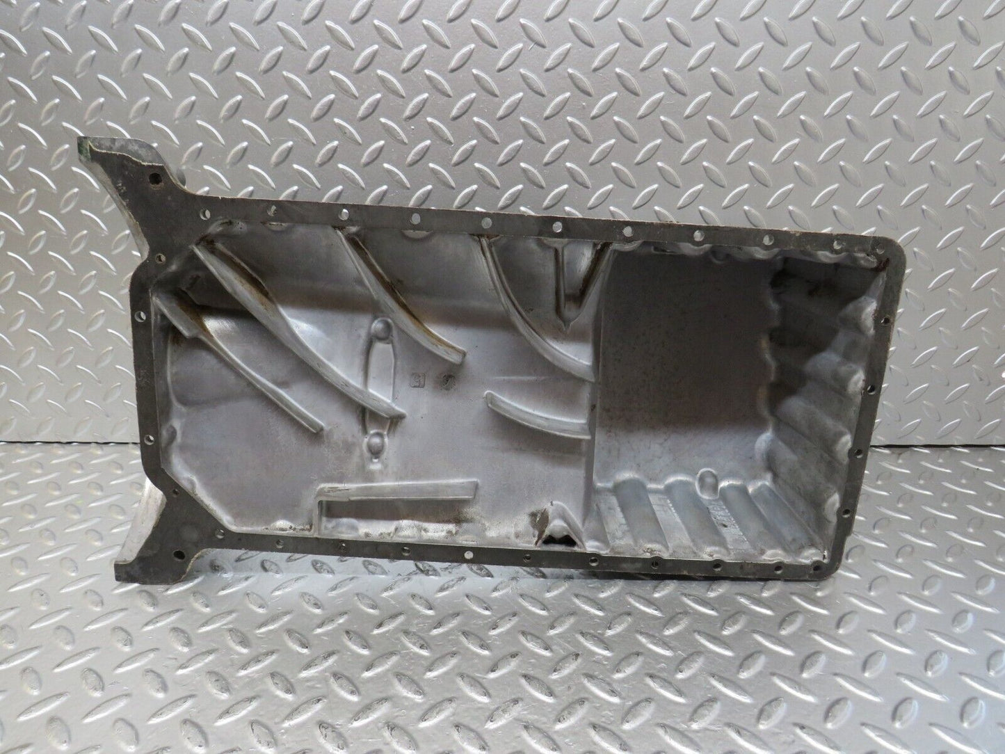 26085 Mercedes-Benz W123 200 Oil Pan Oil Sump 1020141202