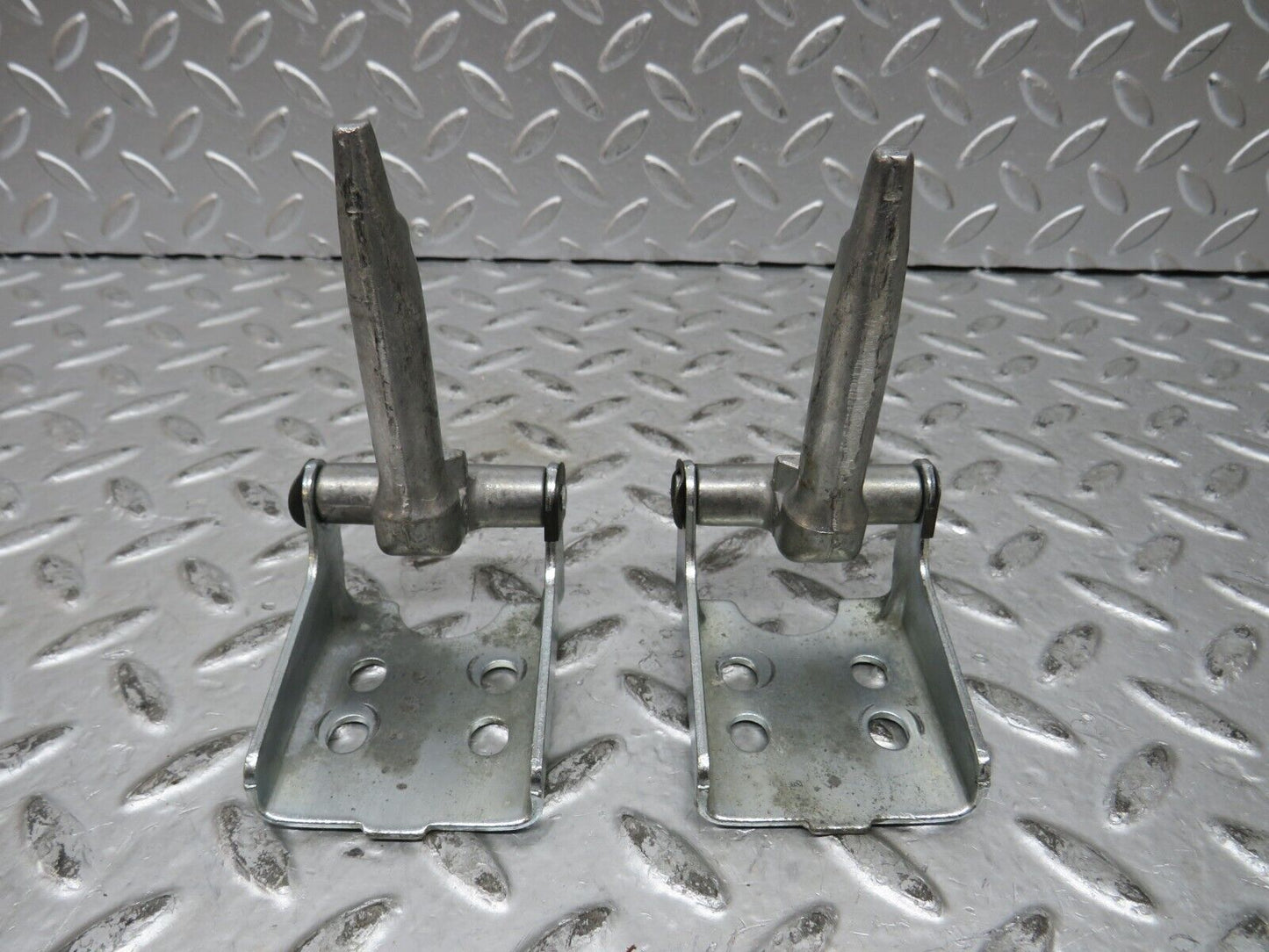 27831 Mercedes-Benz S124 300TE Wagon Rear Seat Hinge Pair