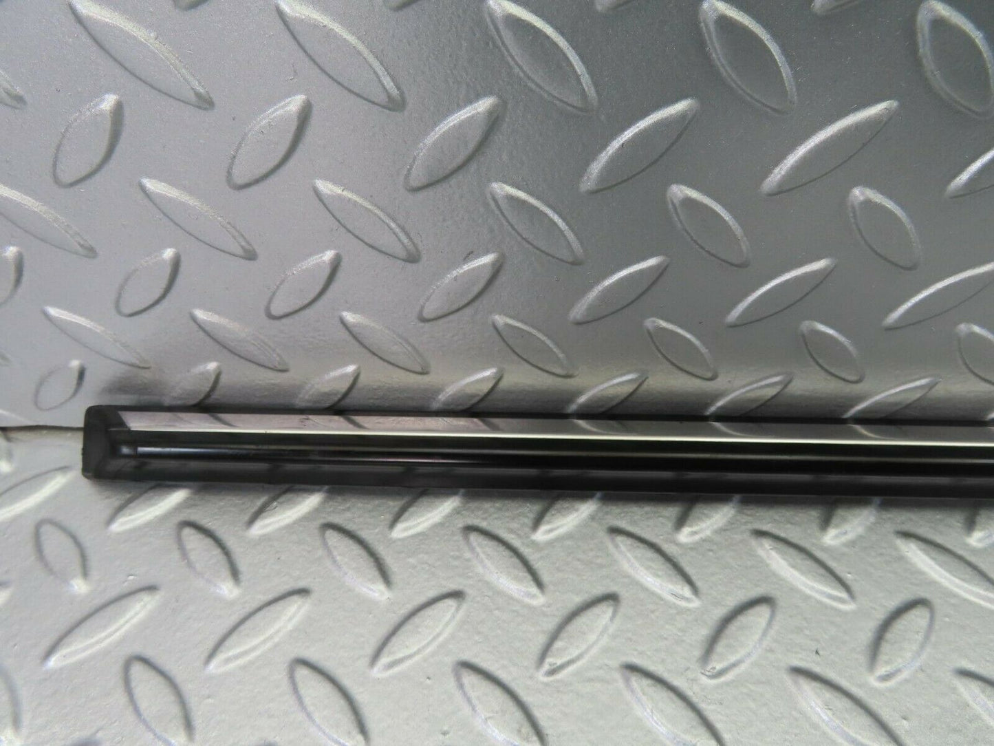 10244 Mercedes-Benz W123 Rear Left Door Centre Moulding Trim