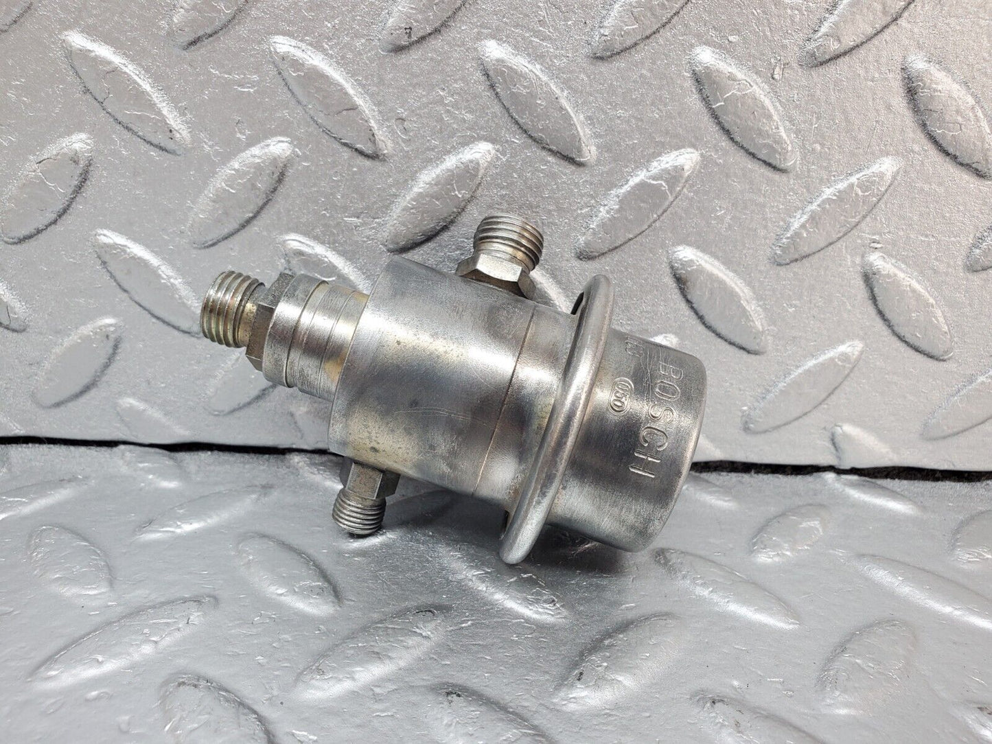 45064 Mercedes-Benz R129 300SL Coupe Fuel Pressure Regulator Bosch 0438161001