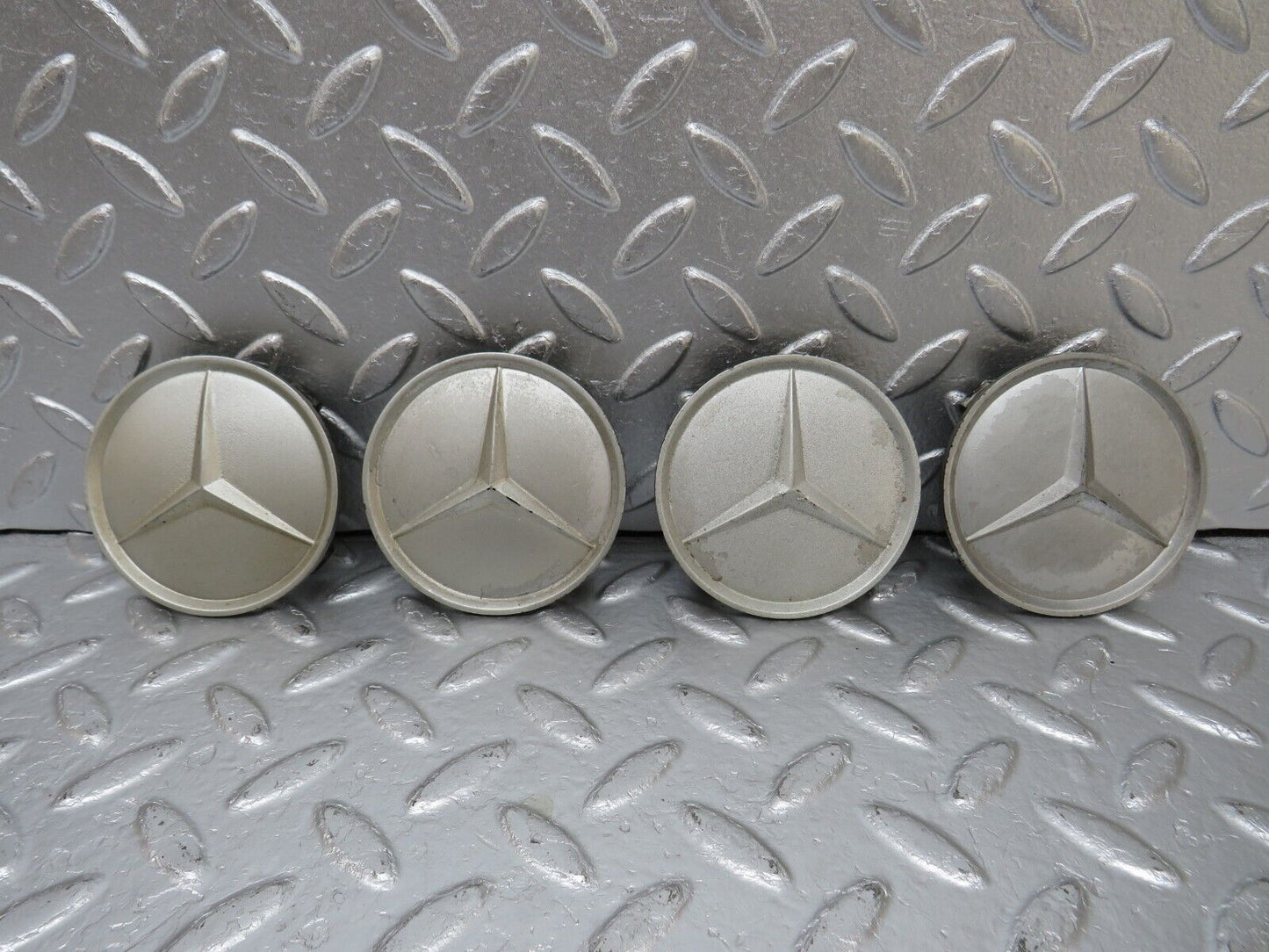 34196 Mercedes-Benz W124 260E Wheel Hub Cap Set