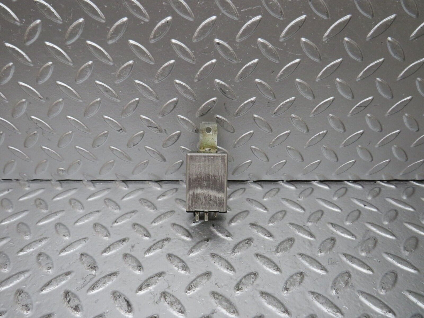 26201 Mercedes-Benz W116 450SE Heated Window Relay 1078200110