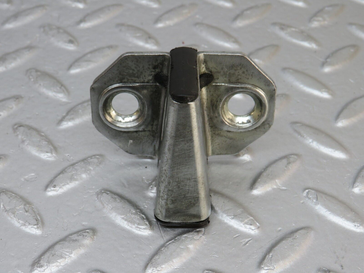 33373 Mercedes-Benz W202 C180 Door Lock Latch