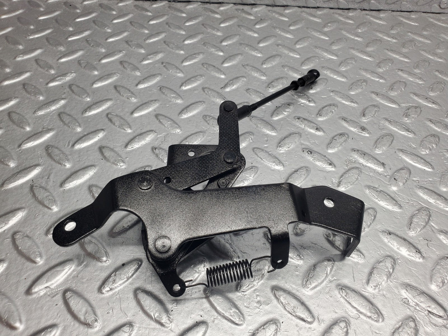 W124 Wagon throttle linkage used OEM