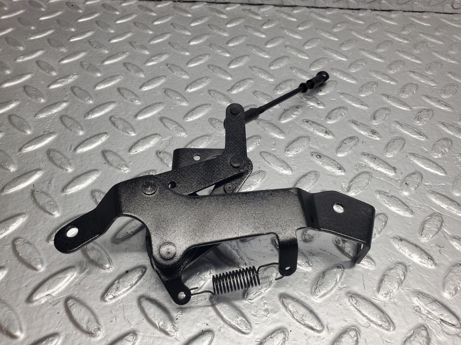 W124 Wagon throttle linkage used OEM