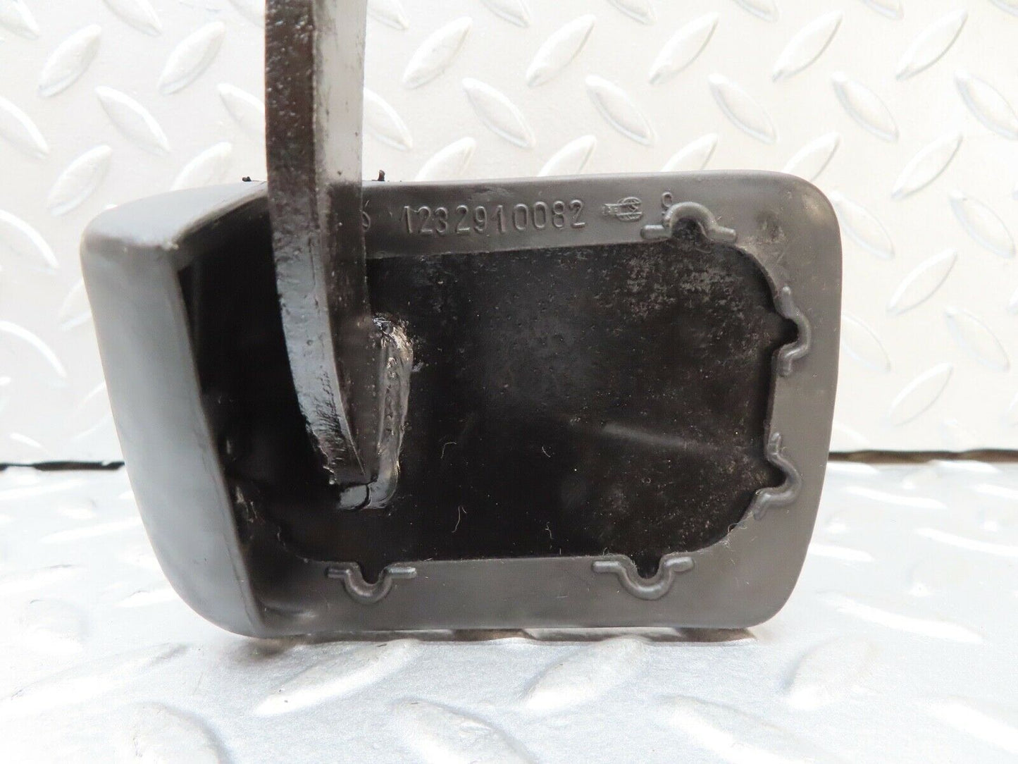 17648 Mercedes-Benz W116 450SEL Brake Pedal With Rubber 1232910082