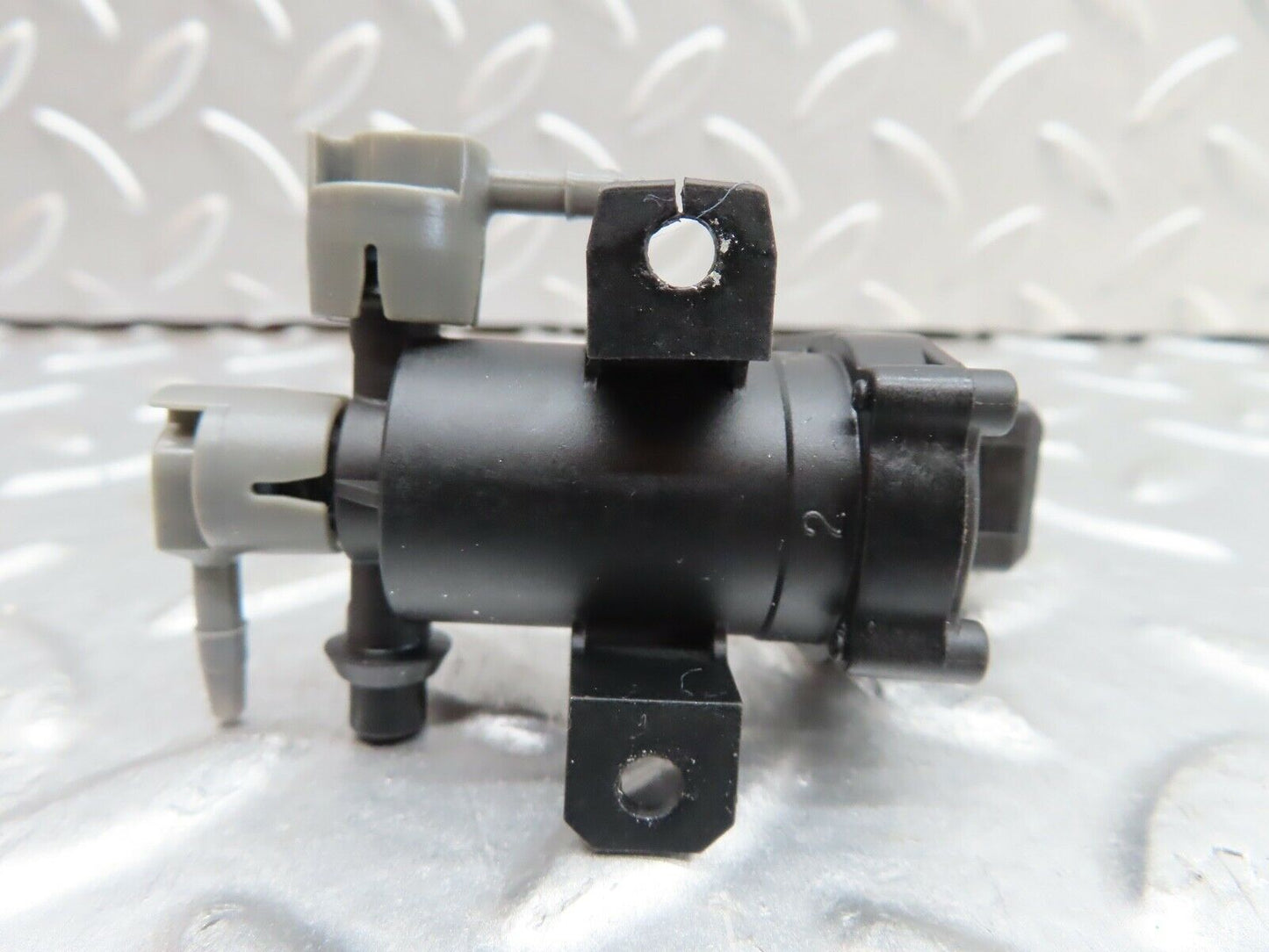 19372 Mercedes-Benz C140 CL420 Coupe Vacuum Valve 2028000778