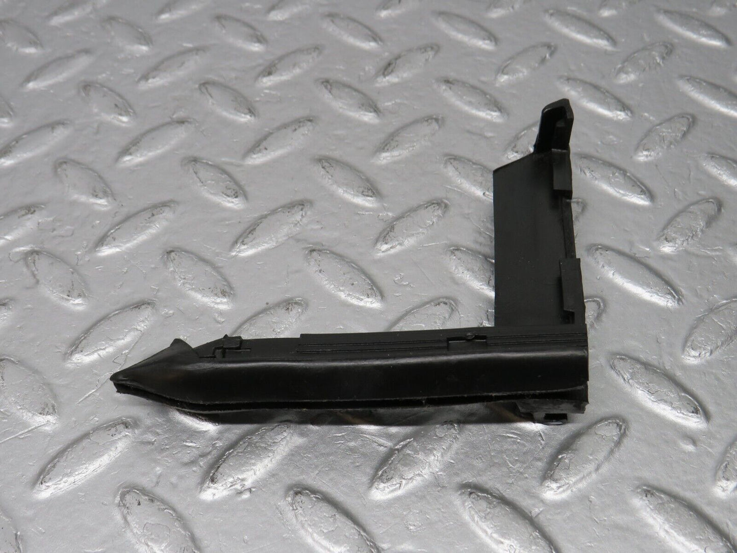 39172 Mercedes-Benz R107 500SL Front Left Rubber Window Guide 1077250125