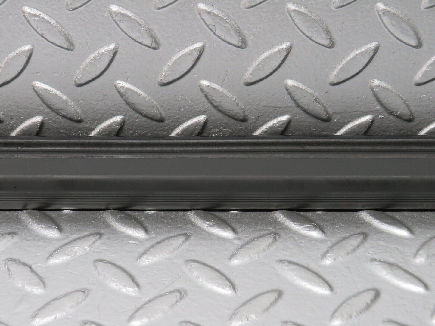 32590 Mercedes-Benz S124 300TE Wagon Door Lower Sealing Rubber Trim Right