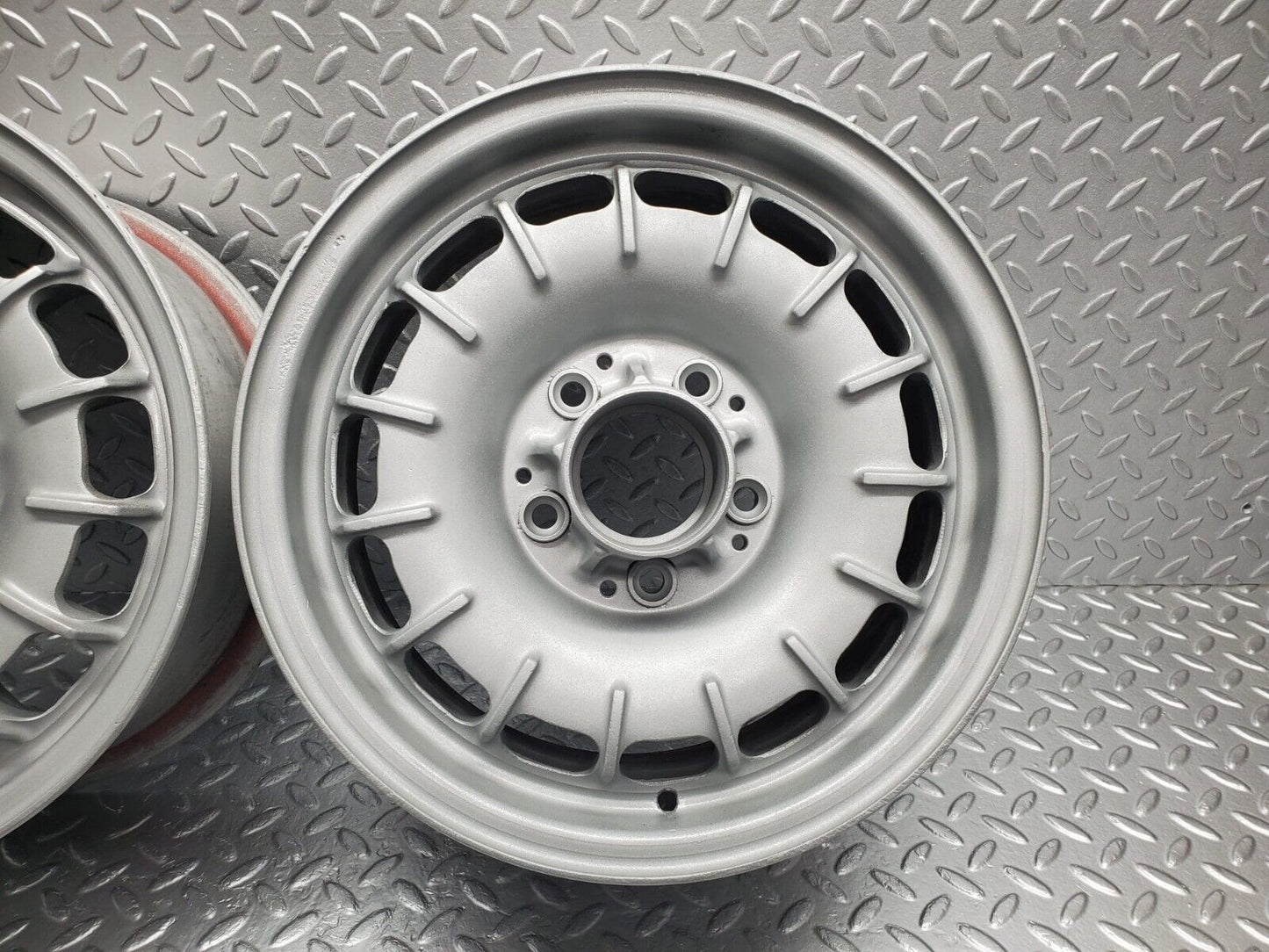46812 Mercedes-Benz Alloy Wheel Set Mexican Hat 6Jx14H2 ET30 1084000902
