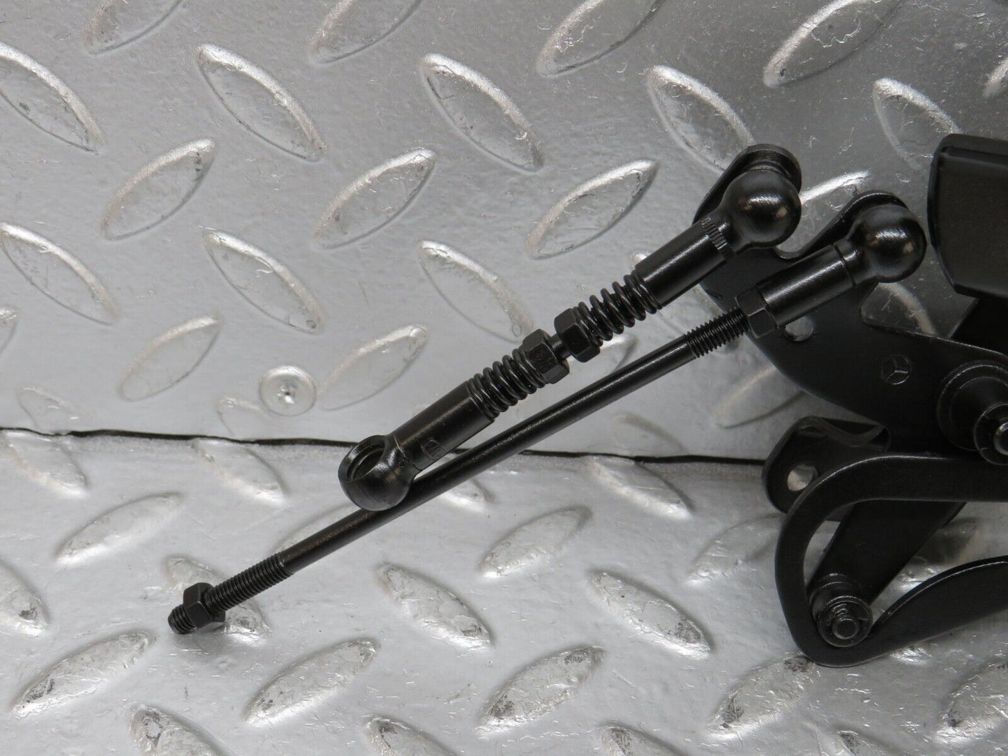 32657 Mercedes-Benz S124 300TE Wagon Throttle Linkage