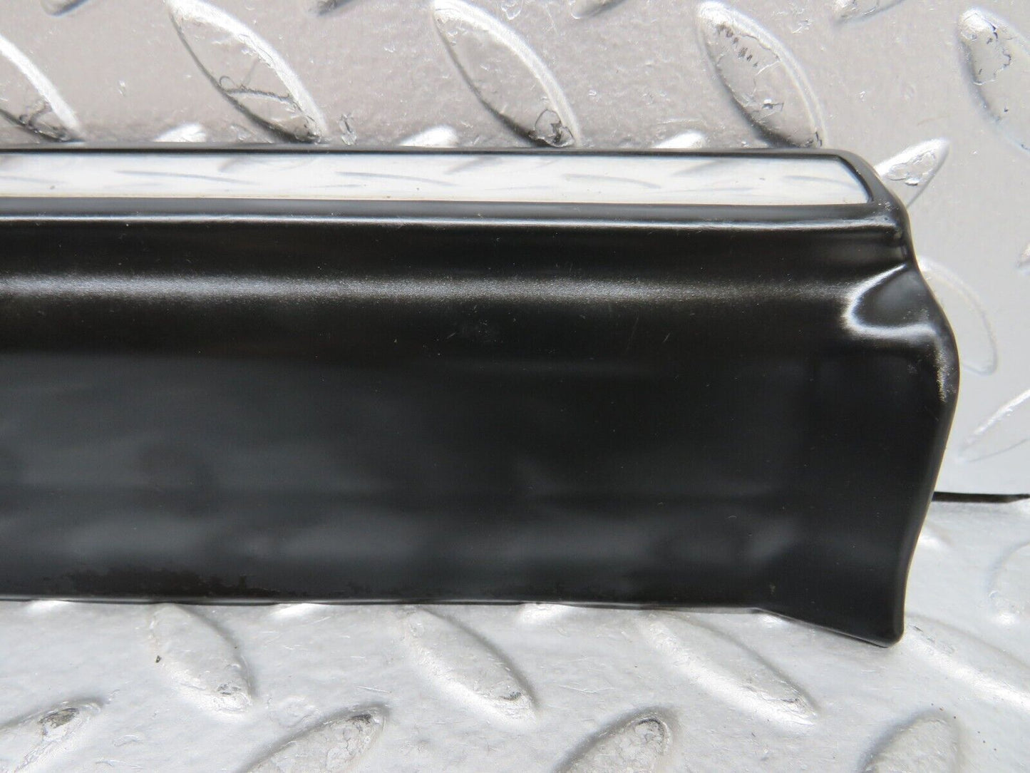 27049 Mercedes-Benz W123 280E Front Left Fender Wing Lower Moulding Trim