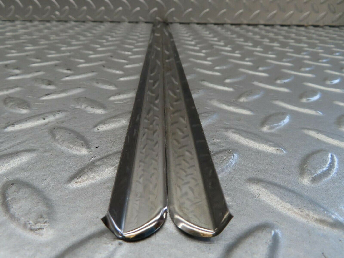 15464 Mercedes-Benz W123 230E Sunroof Chrome Trim Set
