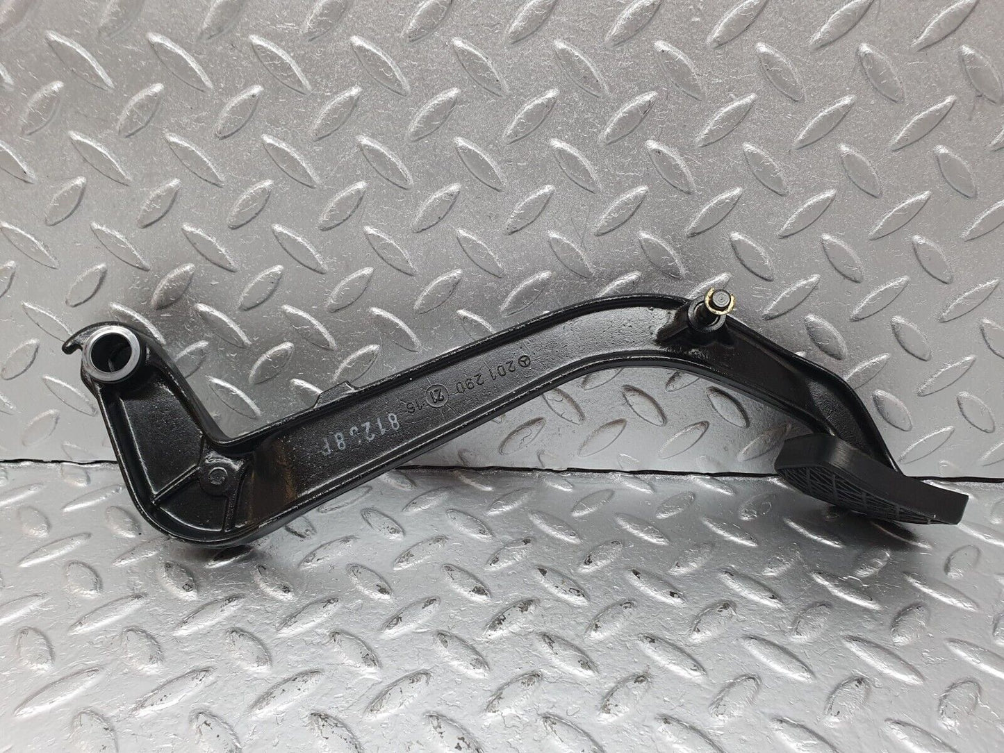 41458 Mercedes-Benz W124 200E Clutch Pedal With Rubber 2012902116 2012910282