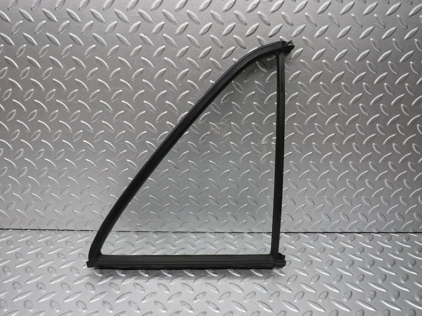 31094 Mercedes-Benz W123 200D Rear Right Quarter Window  1237350224