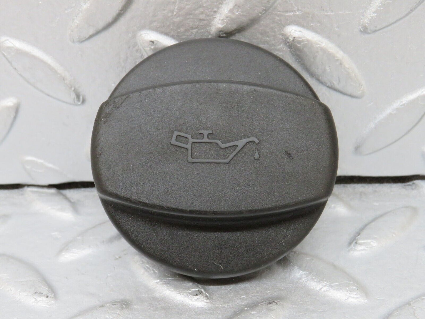 35732 Mercedes-Benz W124 Engine Oil Filler Cap 1110180302