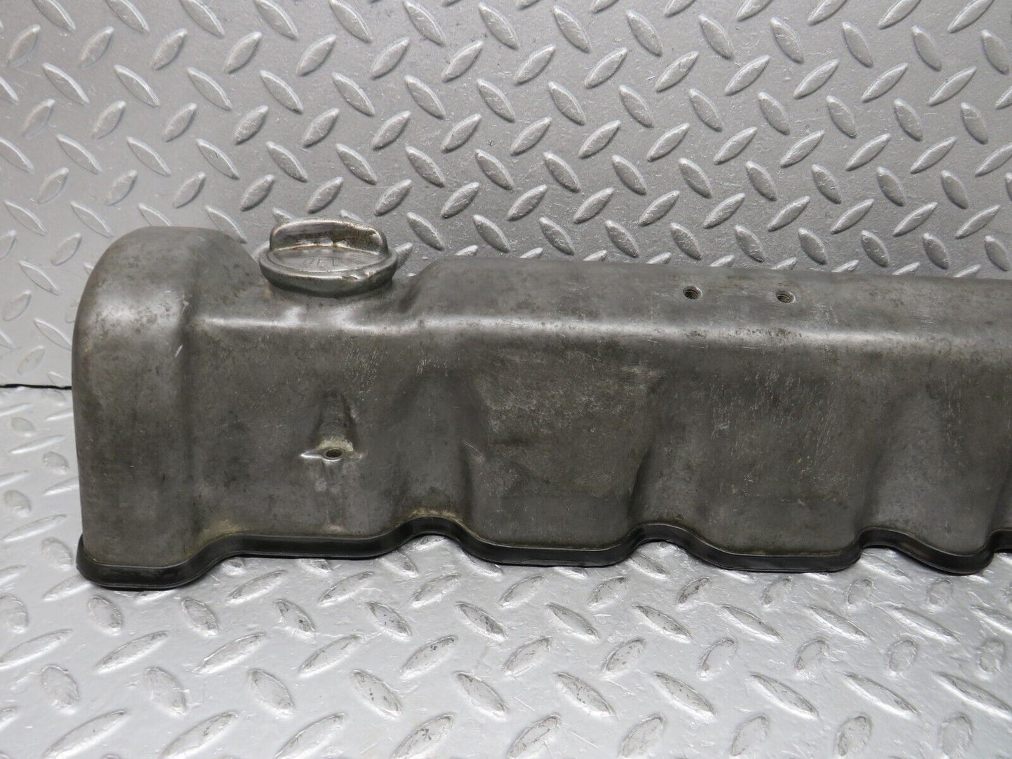 37635 Mercedes-Benz W109 300SEL Cylinder Head Valve Cover Right 1160161905