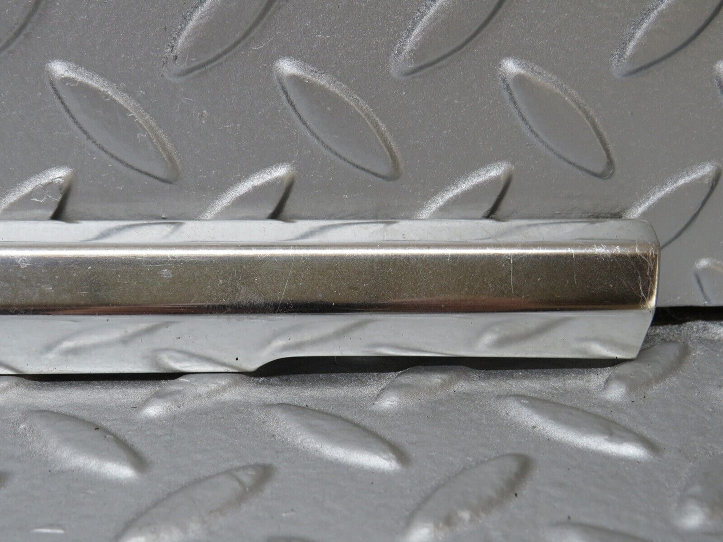 36292 Mercedes-Benz W126 420SE Front Right Door Chrome Moulding Trim