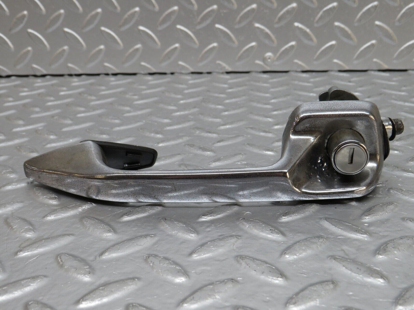 0795 Mercedes-Benz W108 280SE Front Right Door Handle No Key 1087661401