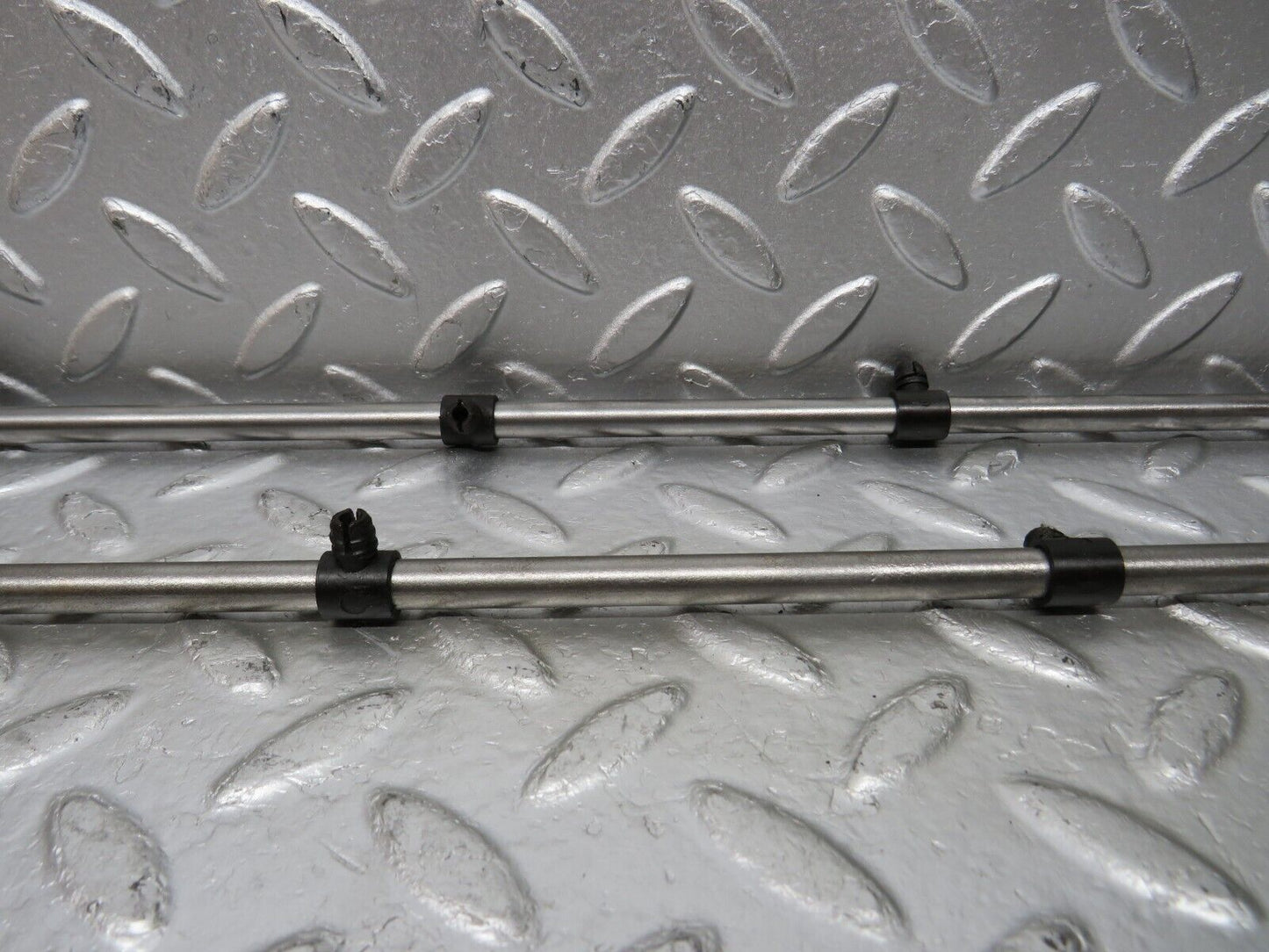 33025 Mercedes-Benz C107 R107 350 V8 Camshaft Oil Tube