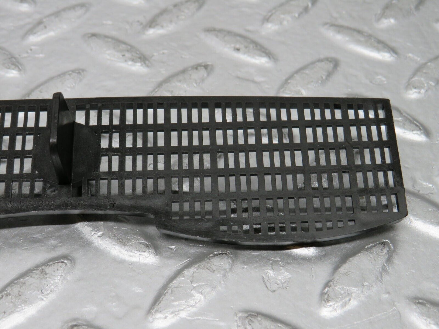 29547 Mercedes-Benz W124 230E Windscreen Water Drain Grill 1246280067