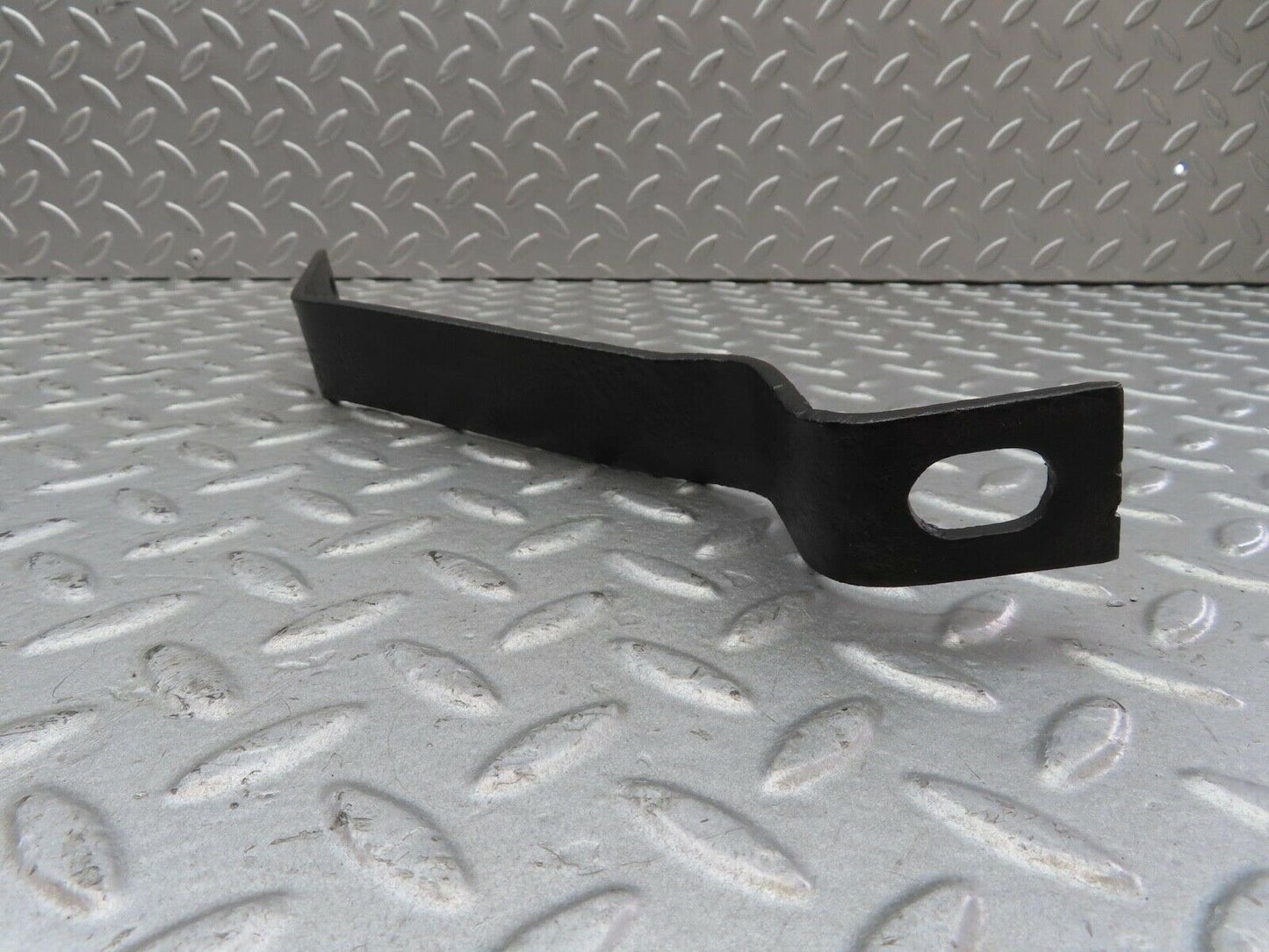 13882 Mercedes-Benz C107 280SLC Front Bumper Bracket