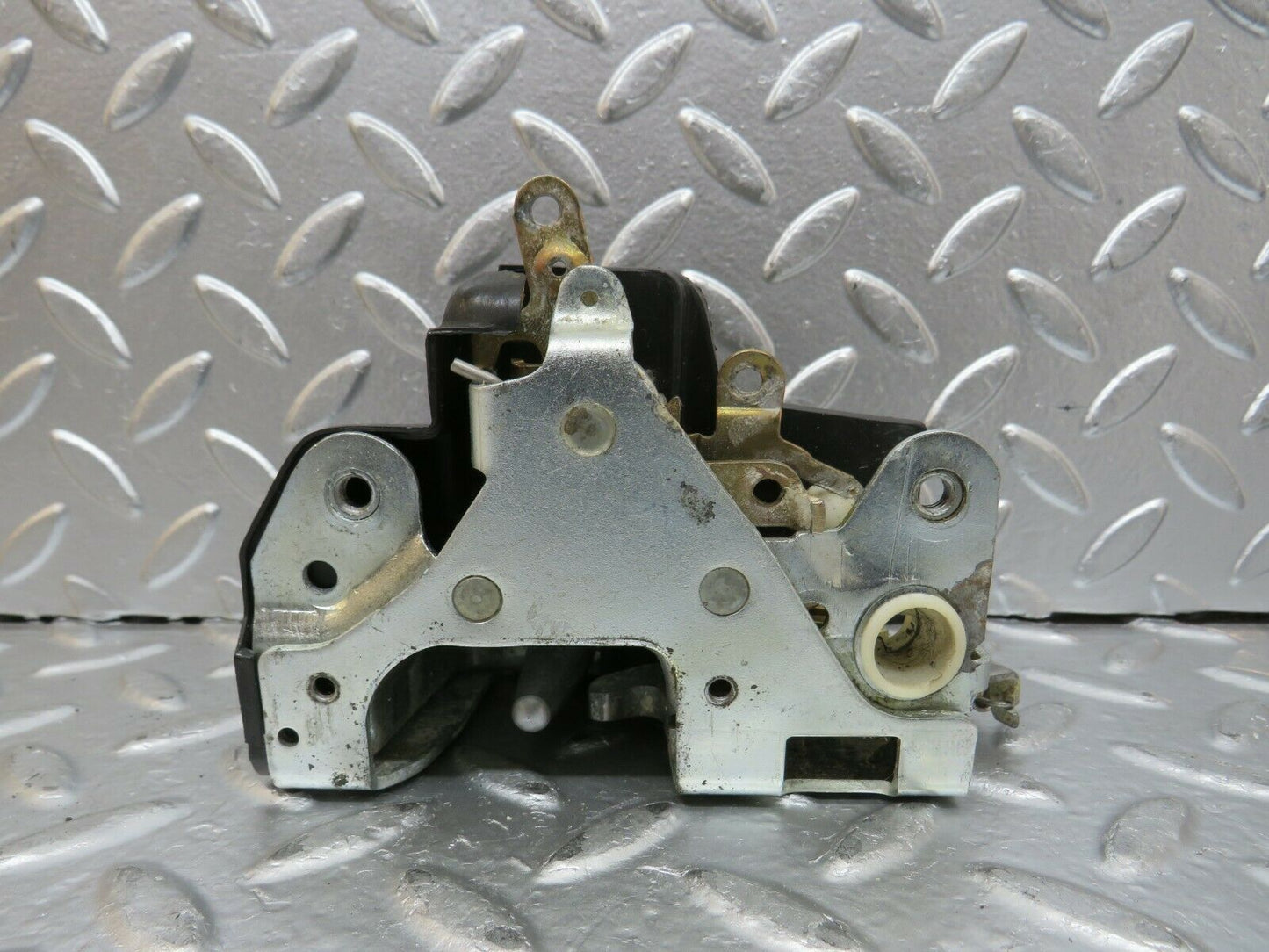 23951 Mercedes-Benz W123 280E Front Left Door Lock Mechanism 1237230108