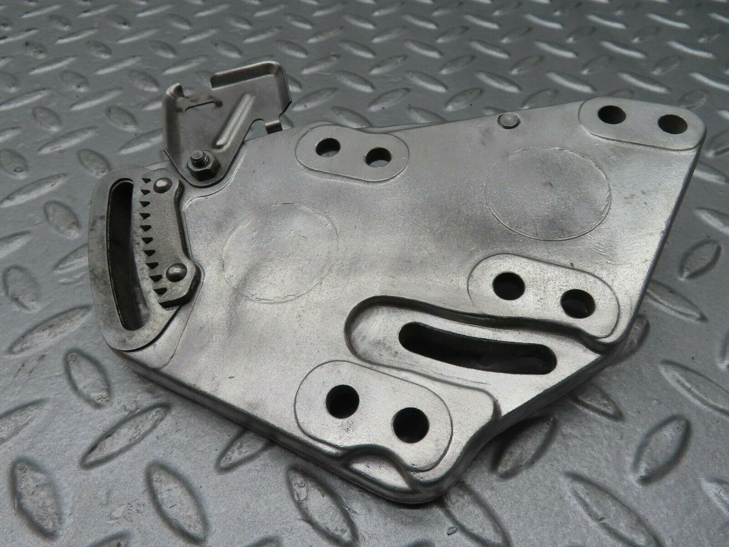16659 Mercedes-Benz C107 380SLC Power Steering Pump Bracket 1174661141