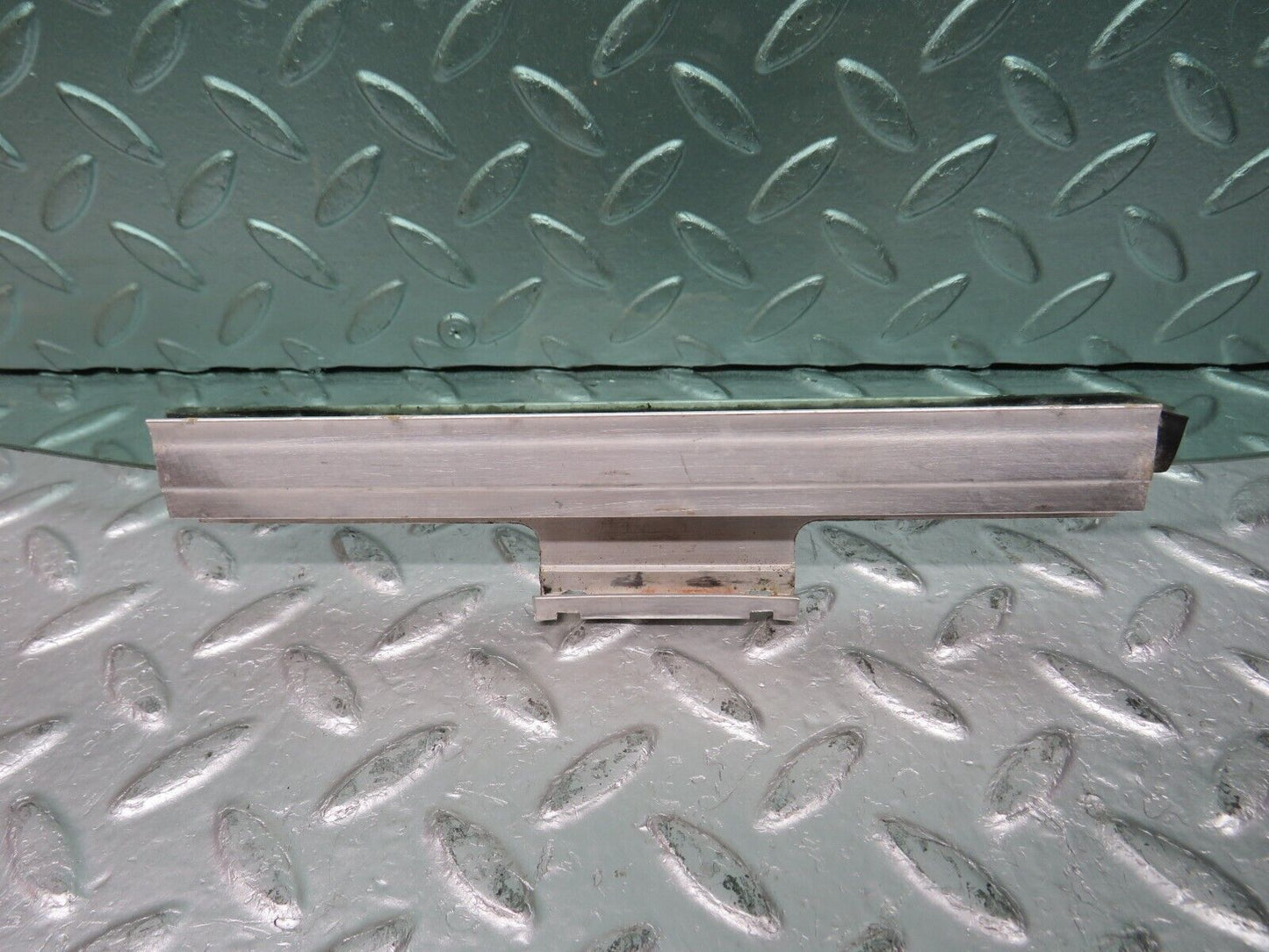 31476 Mercedes-Benz S124 220TE Wagon Rear Left Door Window Glass