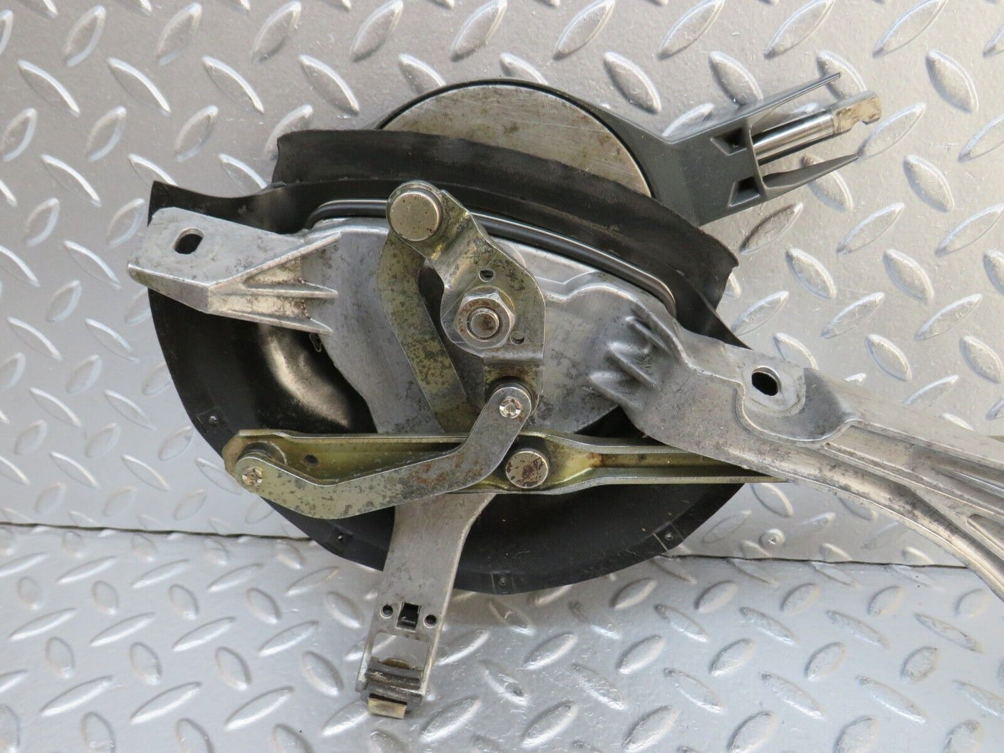 32515 Mercedes-Benz S124 300TE Wagon Windscreen Wiper Mechanism Linkage Bosch