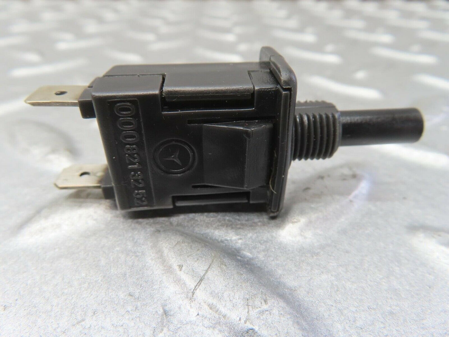 13677 Mercedes-Benz W123 200 Glove Box Light Switch 0008213252