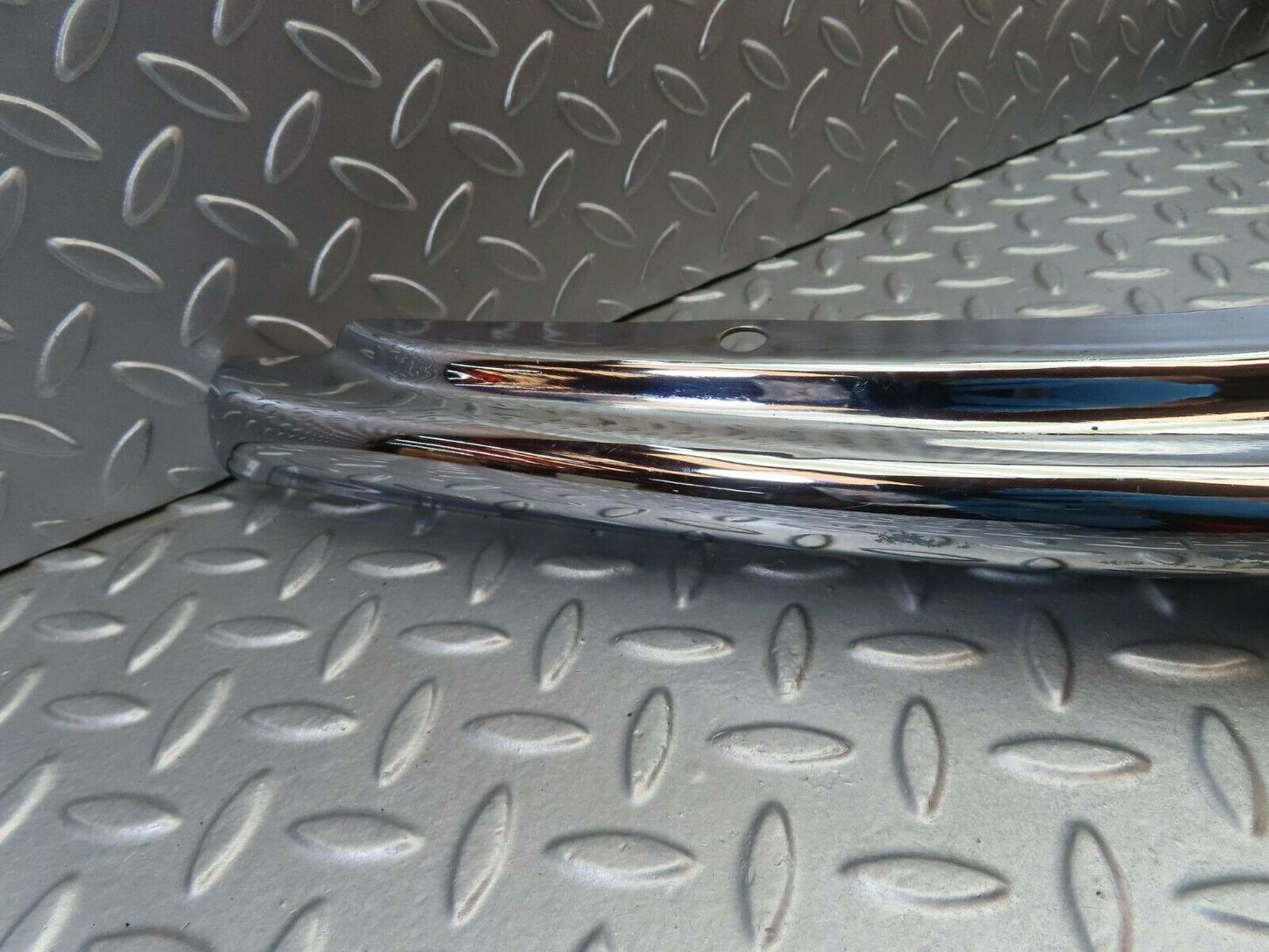 10618 Mercedes-Benz W108 Front Left Upper Bumper Corner
