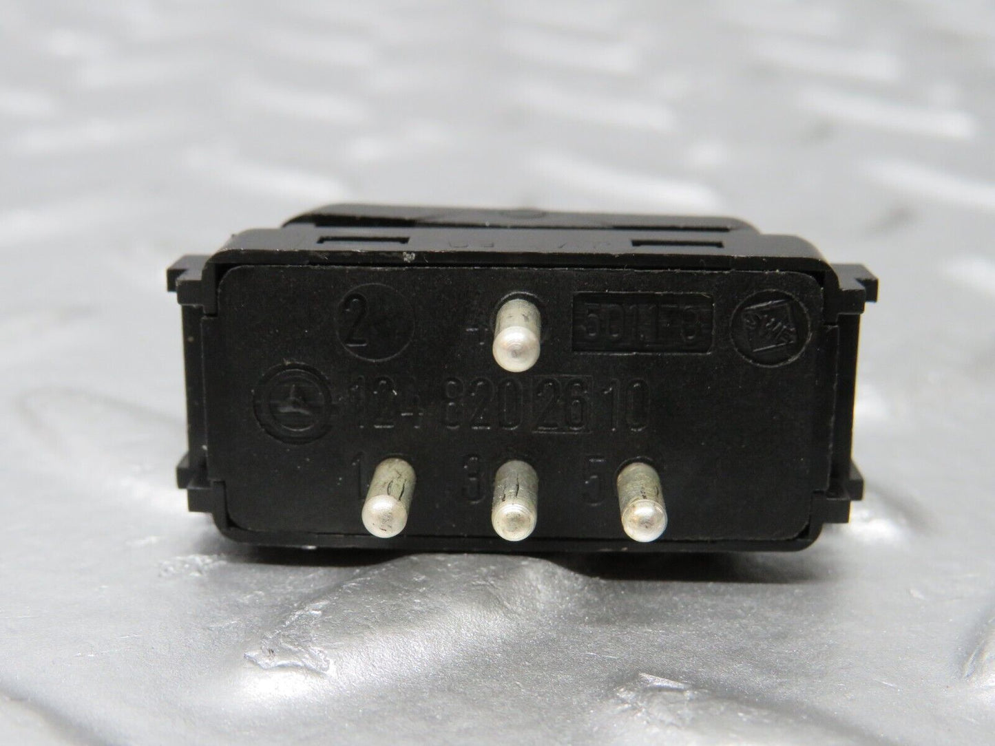 34053 Mercedes-Benz W124 260E Rear Headrest Release Control Switch 1248202610