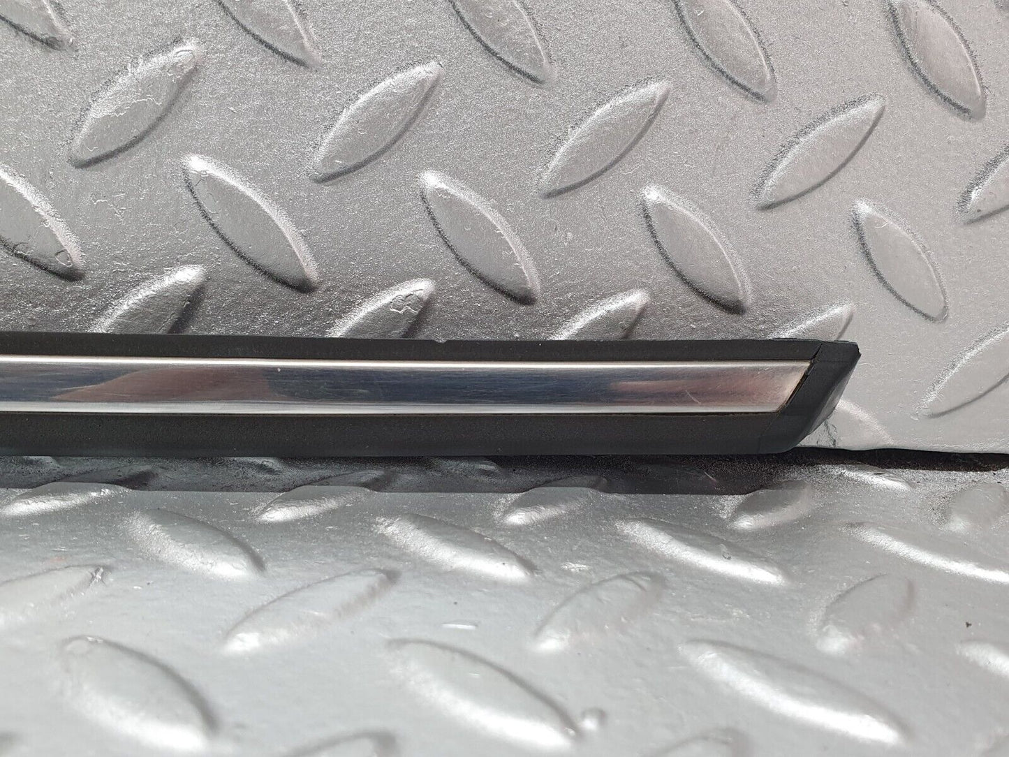 43989 Mercedes-Benz C123 230CE Coupe Right Door Centre Moulding Trim