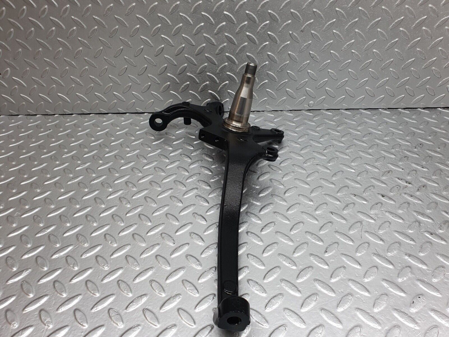 42028 Mercedes-Benz W202 C200 Front Left Steering Knuckle 2021401