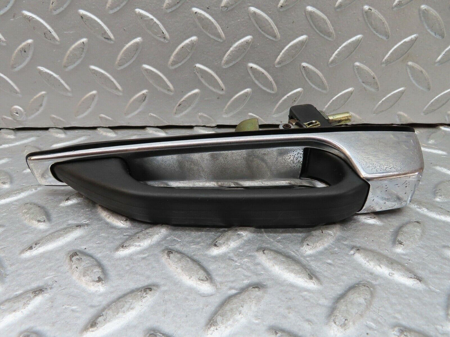 19149 Mercedes-Benz W123 300D Rear Exterior Door Handle 1237600359