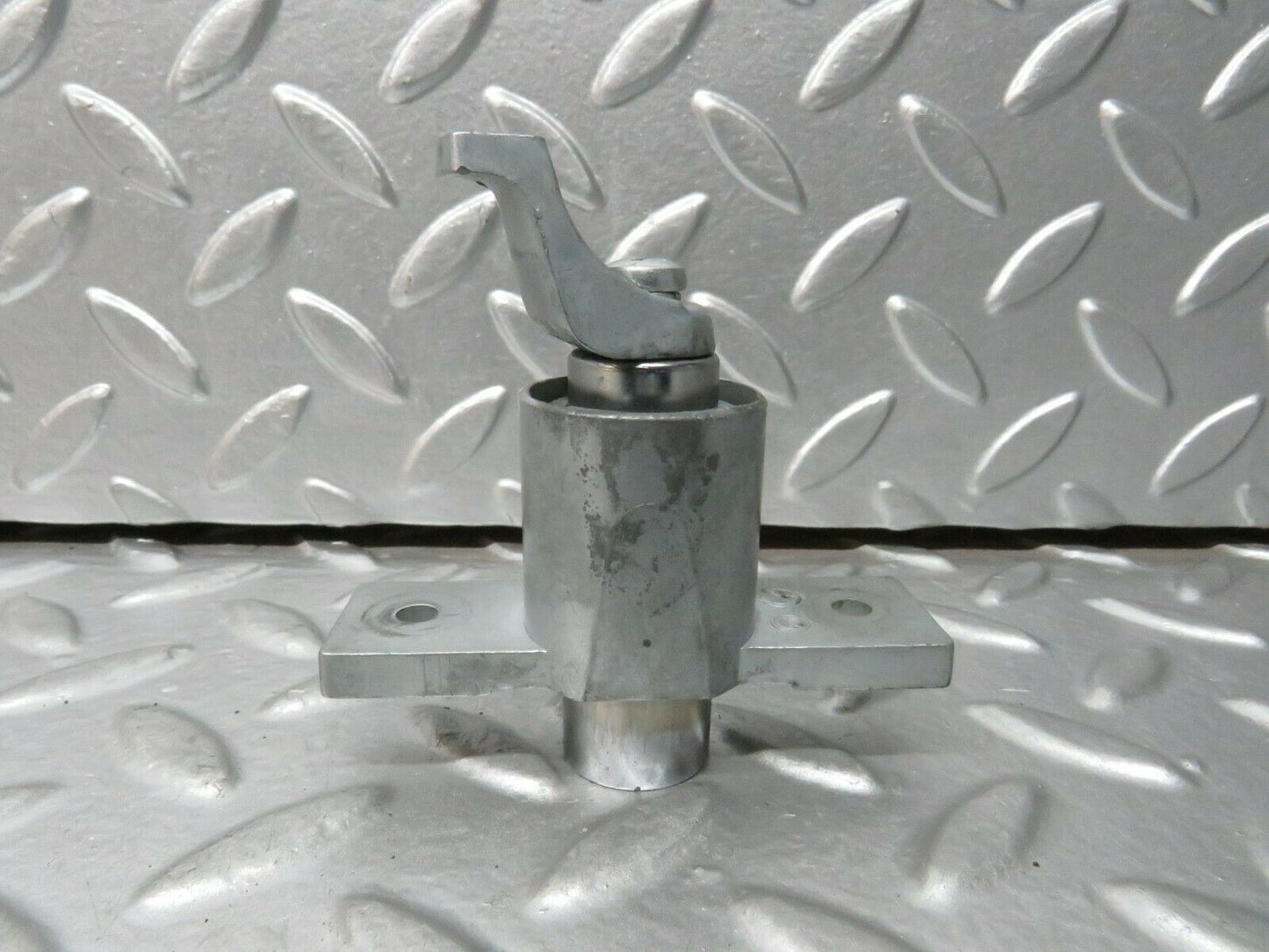 23718 Mercedes-Benz W114 280E Trunk Lock No Key 1157500091