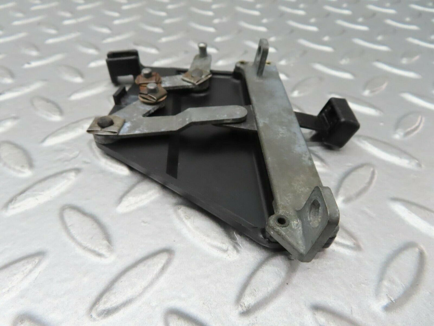 15607 Mercedes-Benz R107 450SL Air Vent Control Lever Right 1078300485