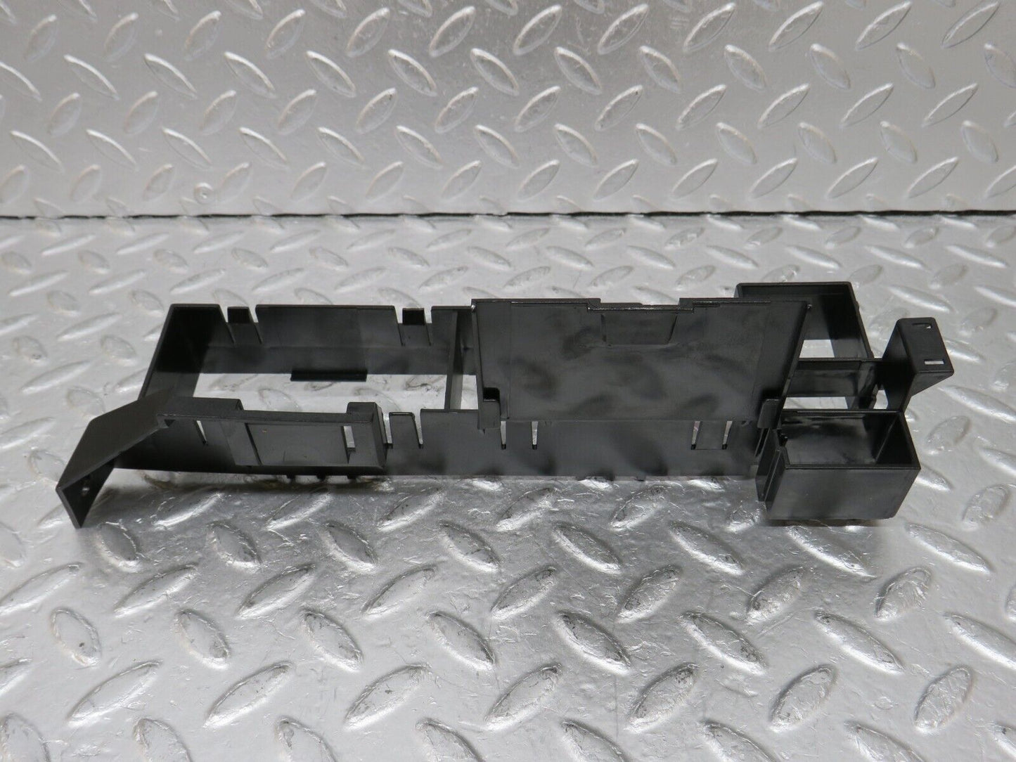 34810 Mercedes-Benz W210 320E Fuse Box Fuse Holder 2105460543