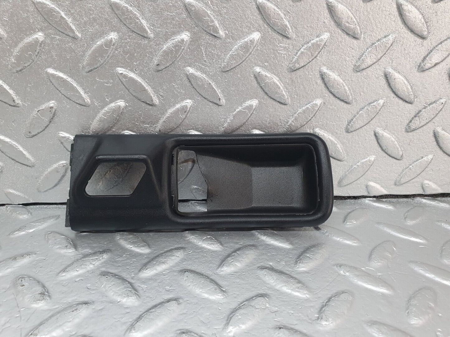 43669 Mercedes-Benz C126 380SEC Coupe Interior Door Handle Frame Left 1267660111