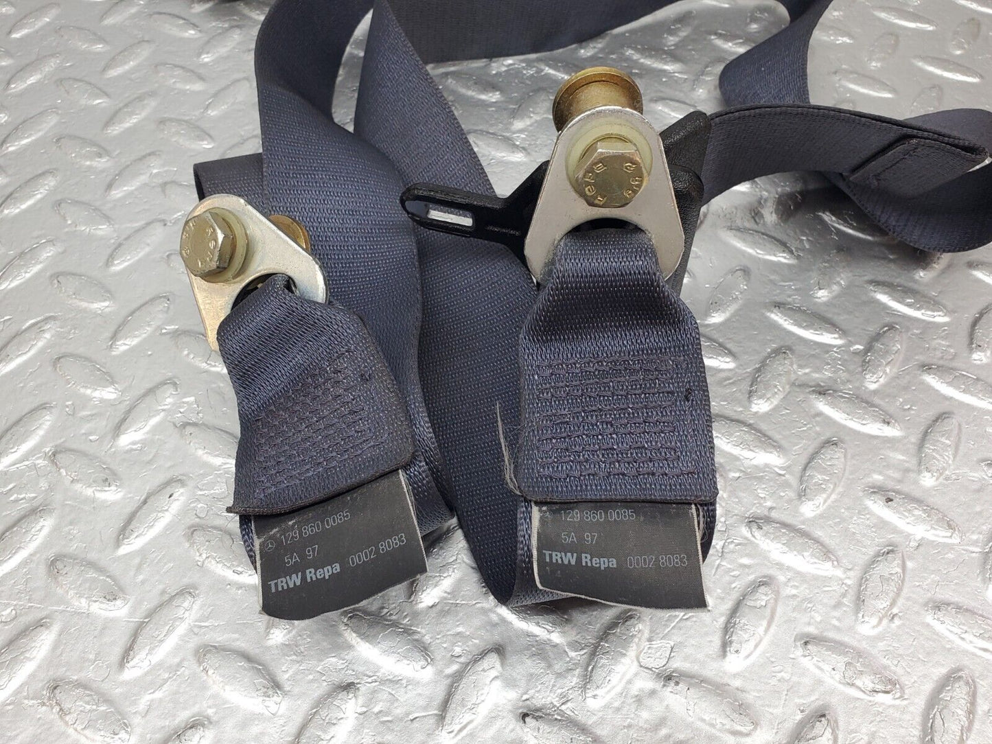 45320 Mercedes-Benz R129 300SL Coupe Rear Seat Belt Set With Buckles 1298600369 1298600085