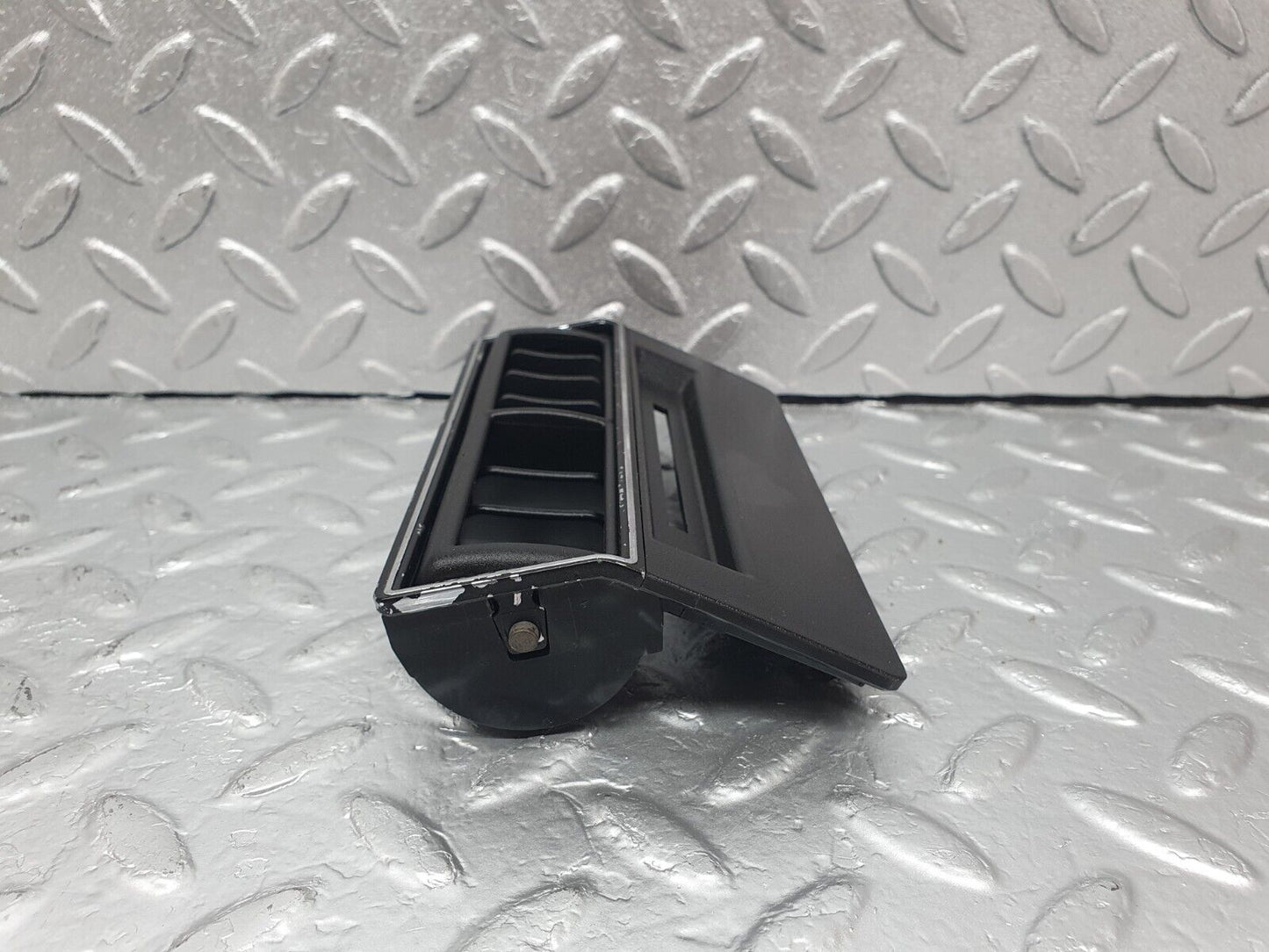 43679 Mercedes-Benz C126 380SEC Coupe Centre Console Air Vent 1268300013