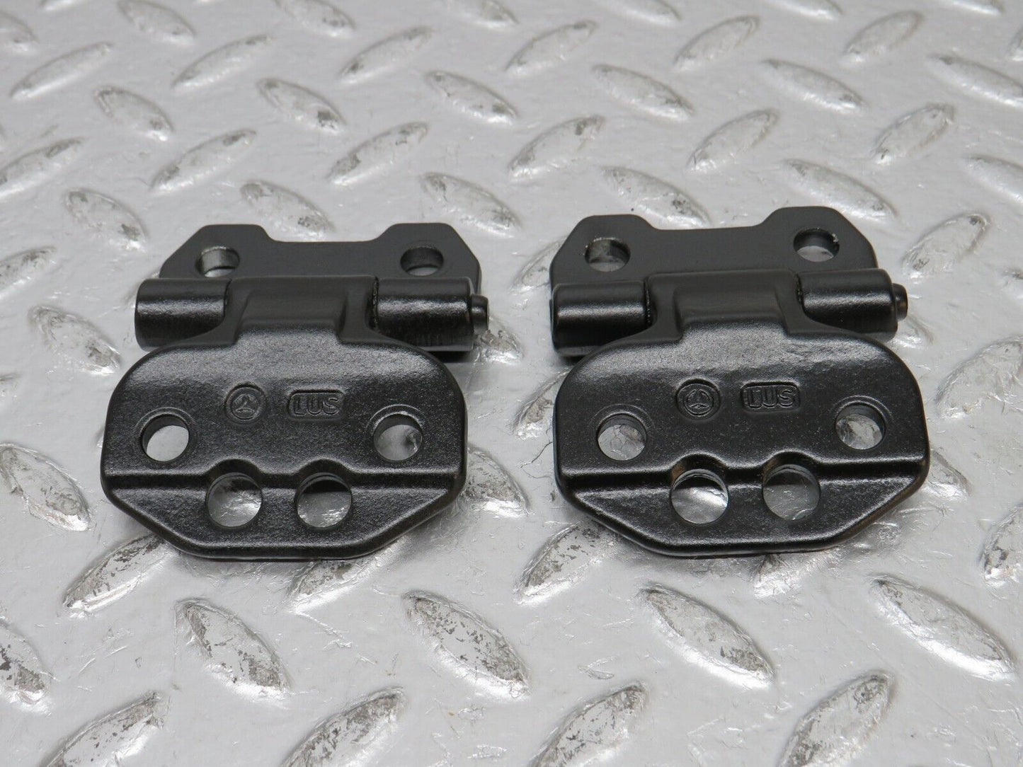 31533 Mercedes-Benz S124 220TE Wagon Door Hinge Right Side