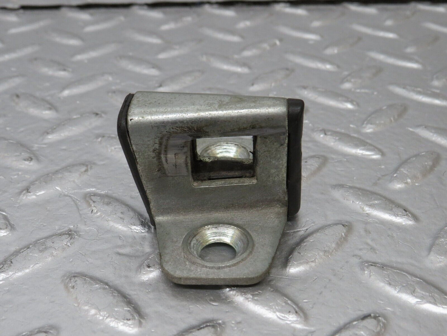 34133 Mercedes-Benz W124 260E Door Lock Latch