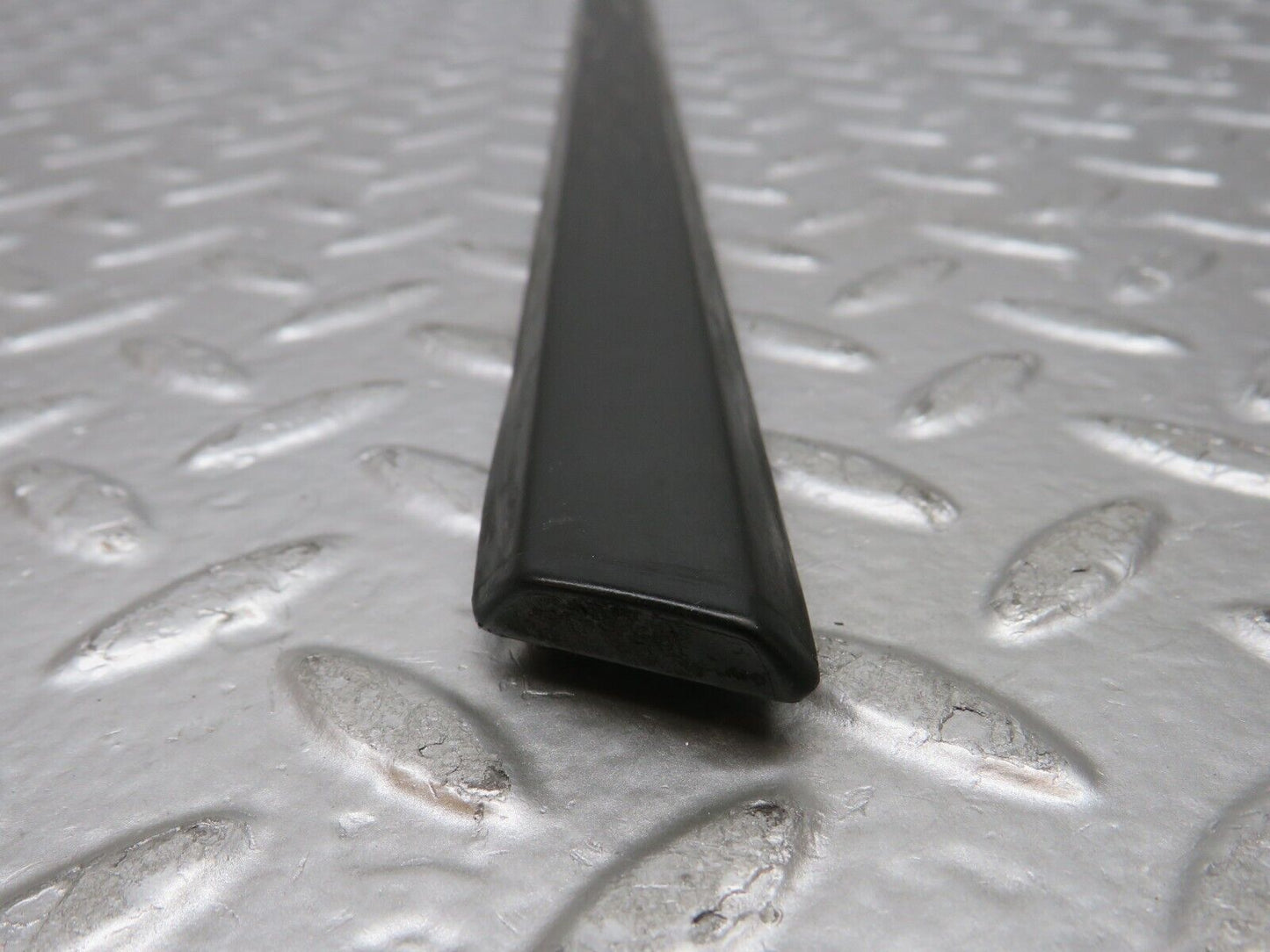 30787 Mercedes-Benz W201 190E 2.0L Rear Left Door Centre Moulding Trim