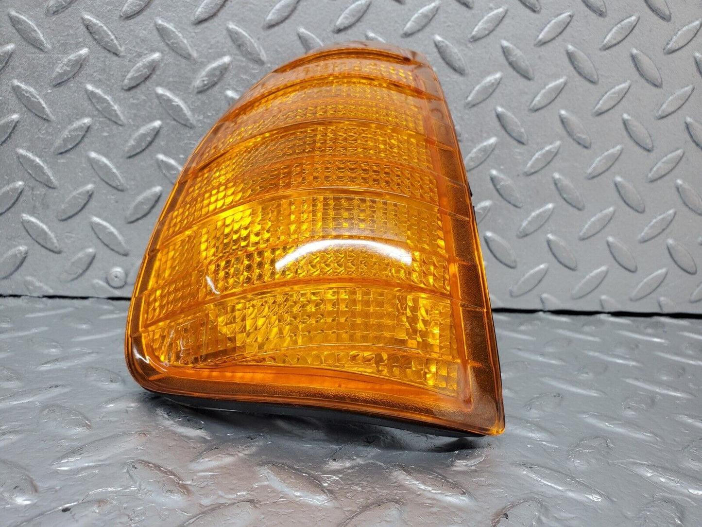 44334 Mercedes-Benz W123 280E Indicator Light Front Right