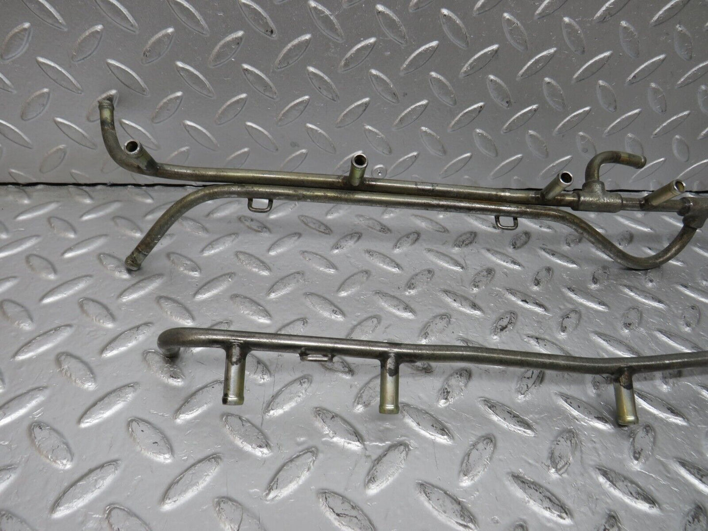 32817 Mercedes-Benz C107 R107 350 V8 Fuel Injector Rail Pipe