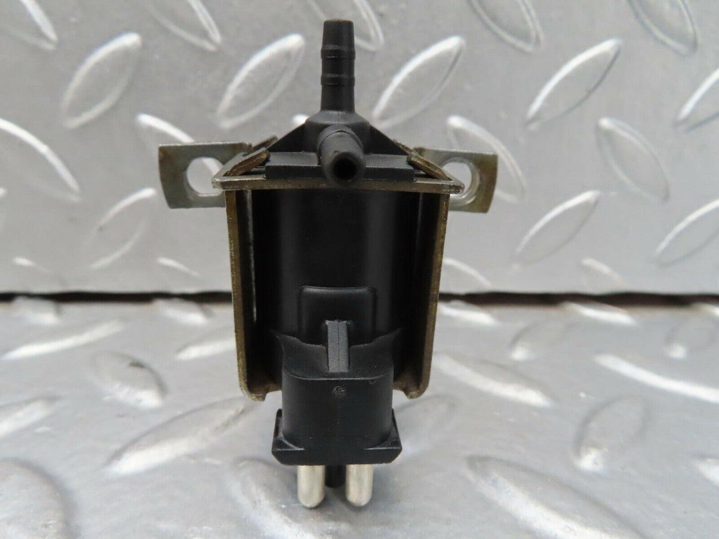 15339 Mercedes-Benz W123 230E Vacuum Control Valve Pierburg 0015407097