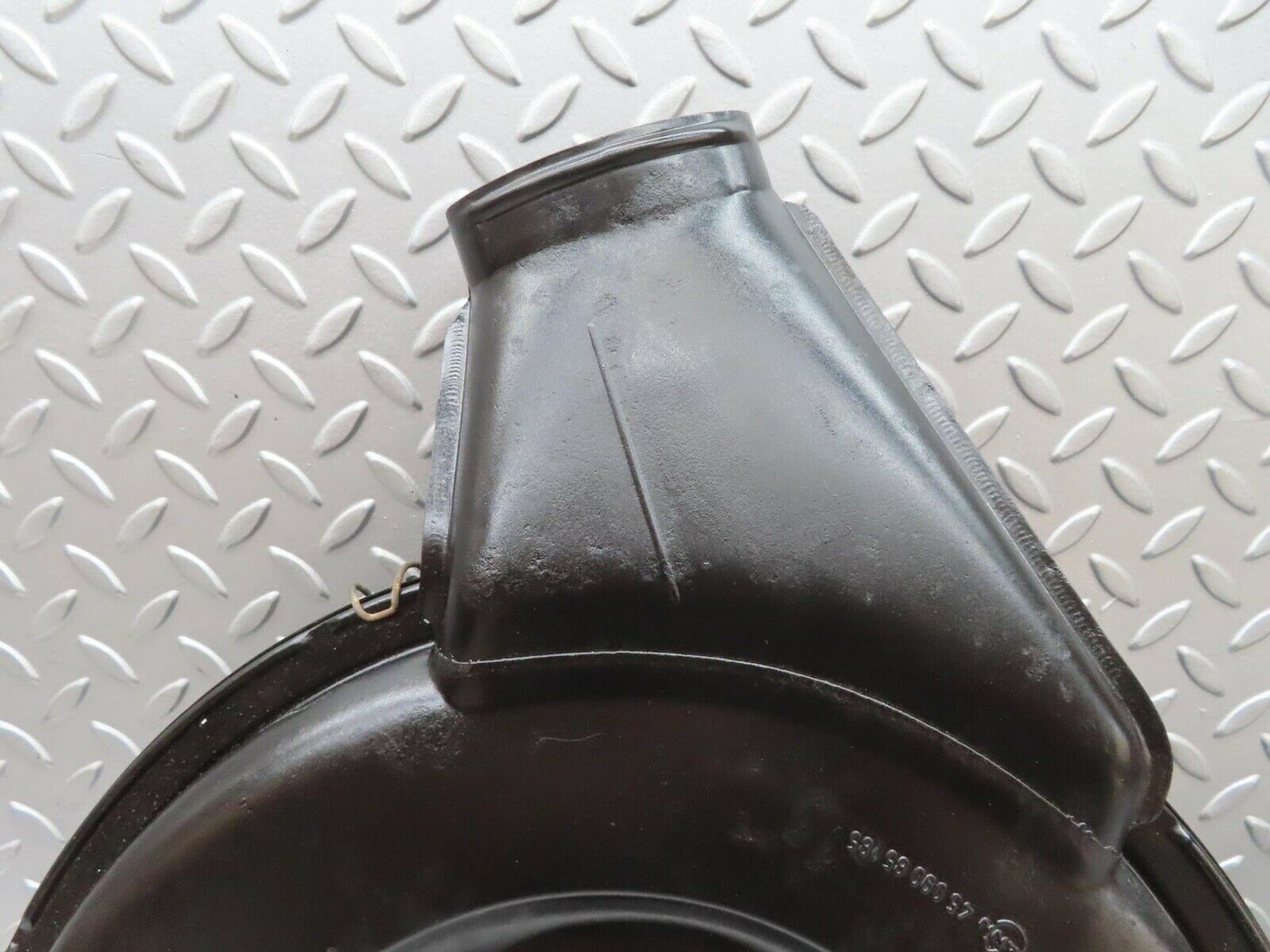 13436 Mercedes-Benz W123 200 Air Filter Housing 0110946402